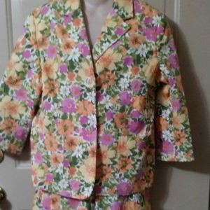 Vtg Cottagecore Coastal Grandma Floral Blazer Capri Suit